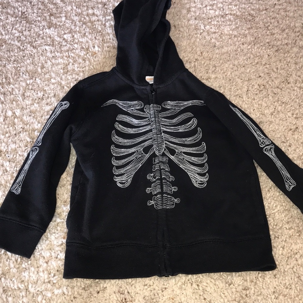 Size 5t embroidered skull 💀 zip up